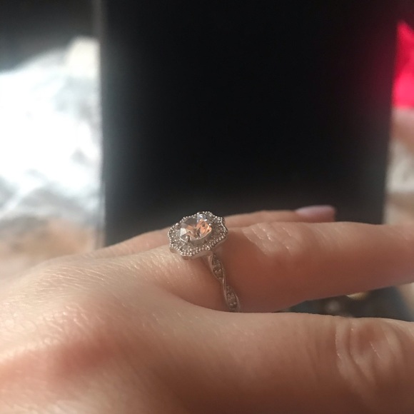 Beautiful Ring 🥂🎁 - Picture 2 of 4